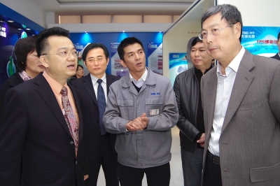 2010年，全國政協(xié)副主席、全國工商聯(lián)主席黃孟復視察天通裝備產(chǎn)業(yè)基地